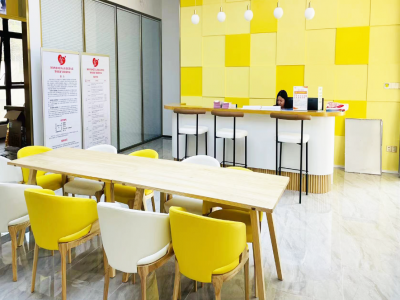 “快看，紅荔社區(qū)的“南粵家政”基層服務(wù)站”